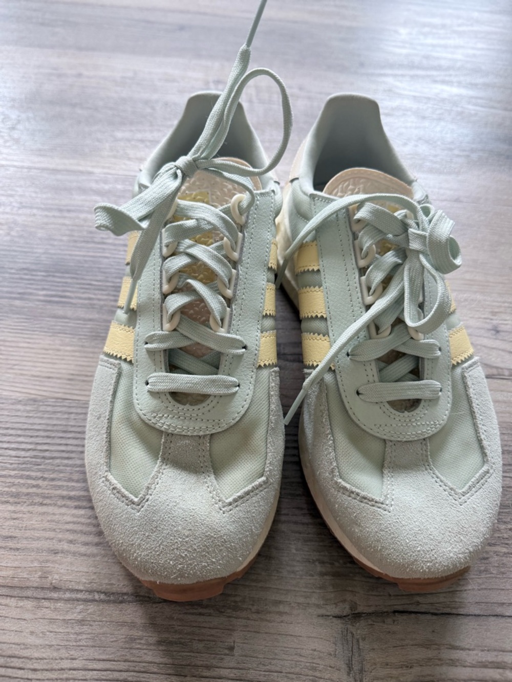 Adidas Women's Retropy size 9.5 - Linen Green / Almost Yellow - Picture 3 of 6